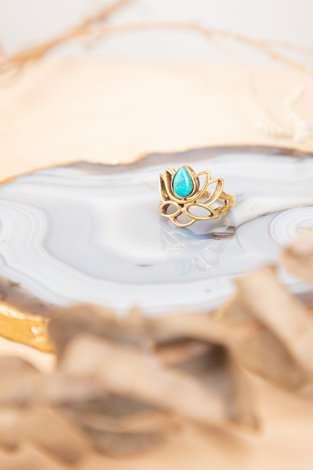 Lotus adjustable ring