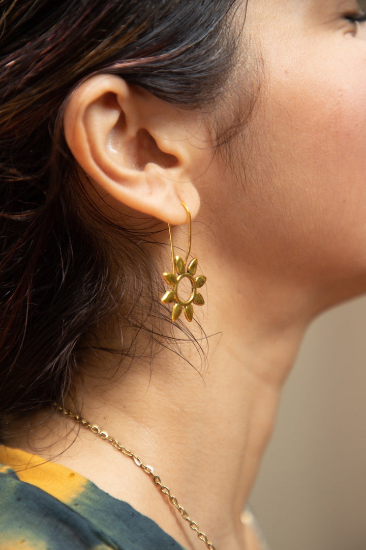 Flower drop earrings